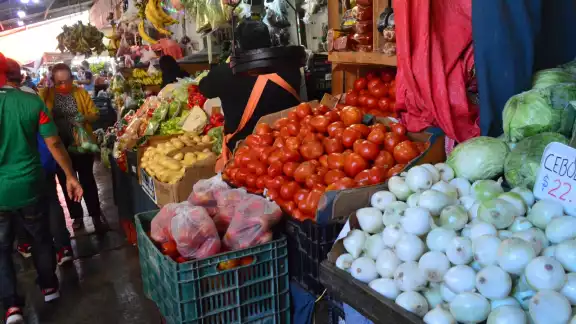 La mayoría de las frutas y verduras presentan variación en precios