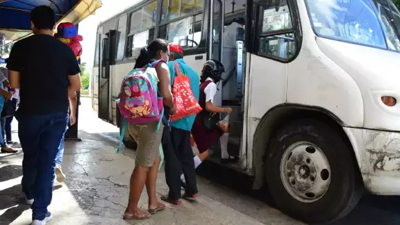 De las 100 personas que usan el transporte público en Campeche, 74.4 % se sienten inseguras De las 100 personas que usan el transporte público en Campeche, 74.4 % se sienten inseguras