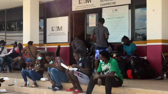 De acuerdo con la Ley de Migración en México, los estados y la propia nación están obligados a brindar condiciones para que las familias de las caravanas continúen su camino De acuerdo con la Ley de Migración en México, los estados y la propia nación están obligados a brindar condiciones para que las familias de las caravanas continúen su camino