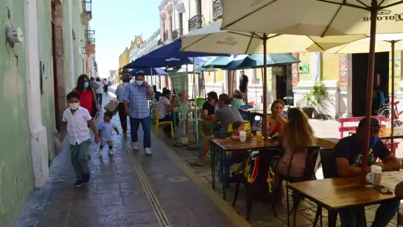 La mayoría de los restaurantes establecidos actualmente son microempresas, las cuales generan 55.9 pesos de cada 100 pesos; fueron afectadas por la crisis sanitaria La mayoría de los restaurantes establecidos actualmente son microempresas, las cuales generan 55.9 pesos de cada 100 pesos; fueron afectadas por la crisis sanitaria