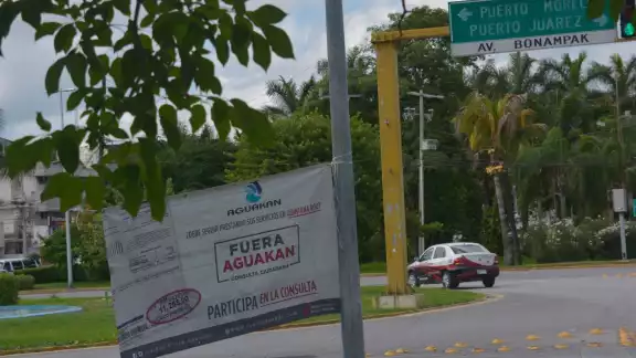 Manifestación en contra de Aguakán provoca tráfico lento en la Zona Hotelera de Cancún Manifestación en contra de Aguakán provoca tráfico lento en la Zona Hotelera de Cancún