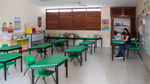 Los centros escolares se vieron obligados a regresar exclusivamente a las clases a distancia Los centros escolares se vieron obligados a regresar exclusivamente a las clases a distancia