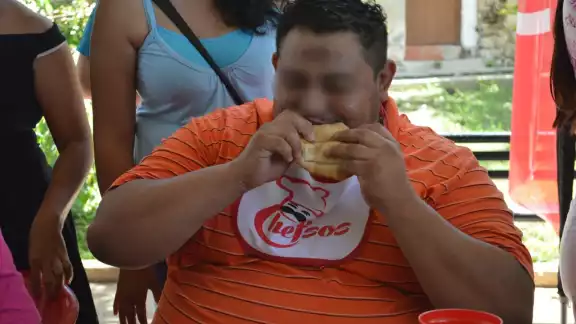 Algunos problemas que se presentan son diabetes e hipertensión Algunos problemas que se presentan son diabetes e hipertensión