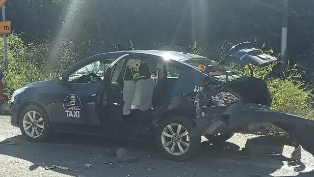 Mujer taxista de José María Morelos chocó y fue ingresada al hospital con lesiones graves