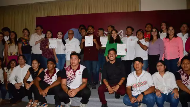 Los jóvenes invitaron a participar en las elecciones de 2024