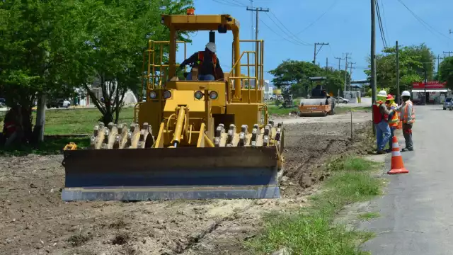 Entre las vacantes que se ofrecen, son: ayudantes generales, operador de tractor de oruga y operador de excavadora