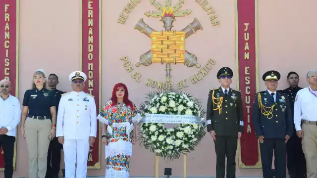 Al concluir el pase de lista la Banda de Música interpreto la Abertura Mexicana