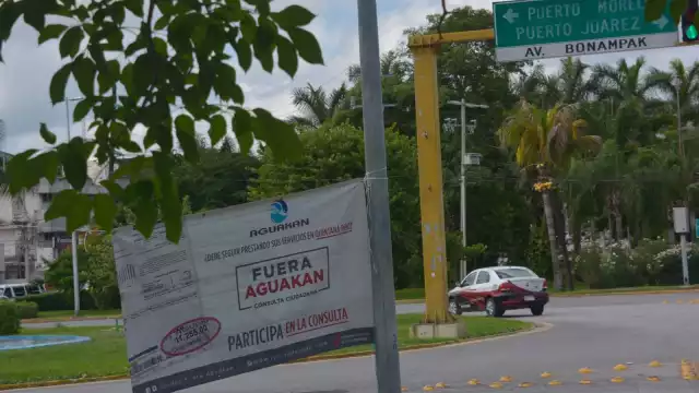 Manifestación en contra de Aguakán provoca tráfico lento en la Zona Hotelera de Cancún