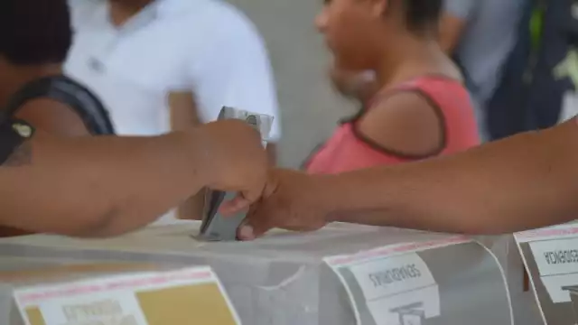 Sólo necesitas tu credencial para votar y verificar la sección que ahí mismo viene