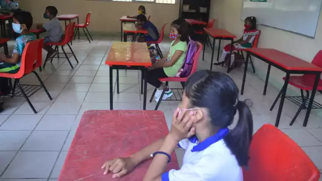 El Calendario Escolar 2021-2022 tiene marcado los días lunes y martes como días inhábiles