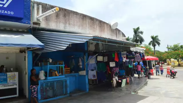 El mercado iba a ser demolido y reconstruido, pero no se pudo debido a las pérdidas que podría generar