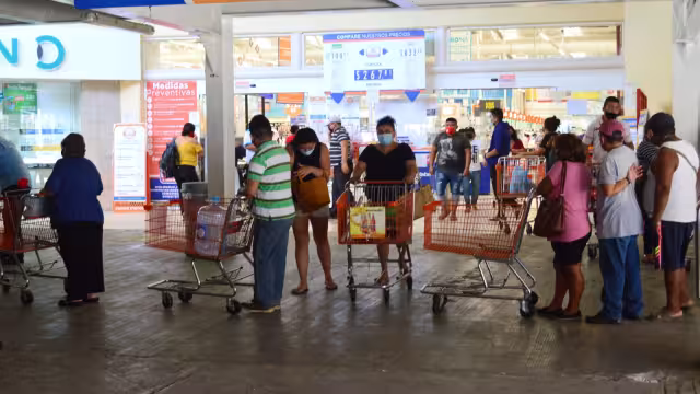 El aumento del precio del gas afectó la producción de alimentos, lo que subió el precio y bajo la cantidad de consumidores