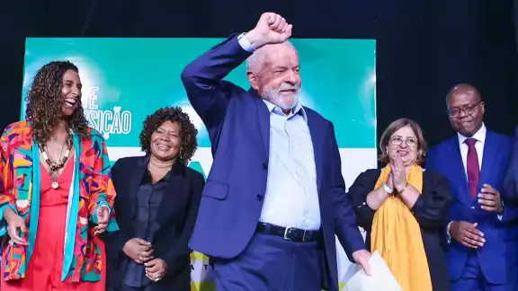 Lula da Silva presentó hace algunos días a su equipo de trabajo Lula da Silva presentó hace algunos días a su equipo de trabajo