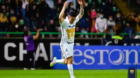 Los Pumas llegaron a 14 puntos y el León se quedó con 19 unidades. Los Pumas llegaron a 14 puntos y el León se quedó con 19 unidades.