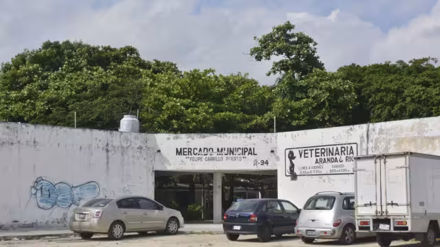 El lugar también se ha visto afectado por la delincuencia. La zona no es segura y varios locales han sido allanados