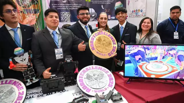 La Presidenta convivió con los jóvenes en el encuentro tecnológico.