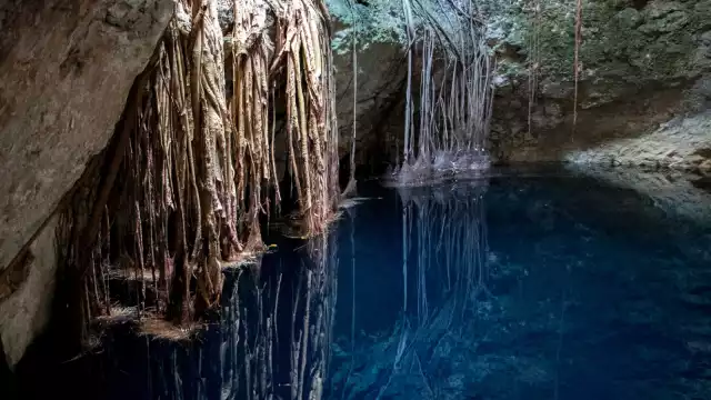 Marcos Soberanis Medina, quien es responsable del cuidado y vigilancia del subterráneo, precisó que la dolina tiene una profundidad de 66 metros