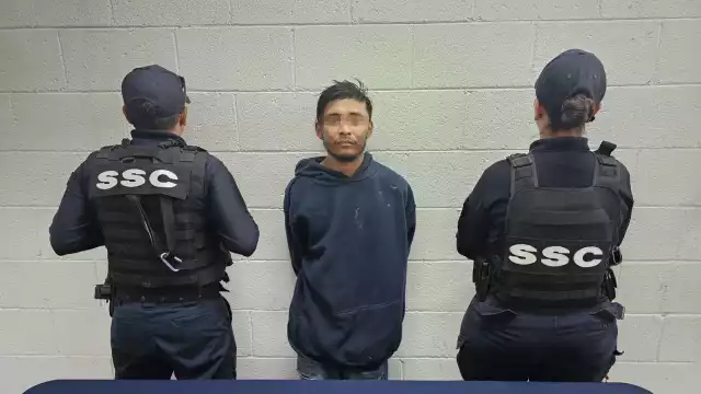 El detenido fue identificado como Oliver "N", y fue puesto a disposición de la FGE