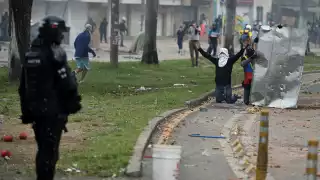 El grupo de hackers señaló al Ejército Nacional de crear "pánico asustando que la guerrilla mata, cuando son los mismos militares asesinando y masacrando a su pueblo"