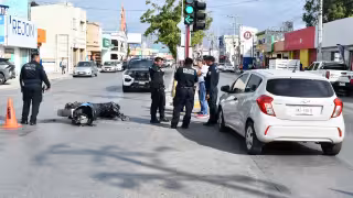 Motociclista no respeta alto y causa accidente en avenida Gobernadores de Campeche