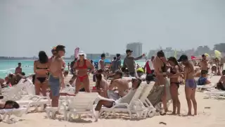 La Secretaría de Salud de Puebla indicó que se aplicó un módulo especial para atender a los estudiantes que viajaron a Cancún