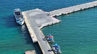 Semar despliega buque y embarcaciones para contener el sargazo en Puerto Morelos