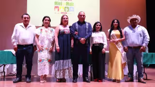 Presentan a la reina y la cartelera oficial de la Feria de la Miel y el Maíz Hopelchén 2026