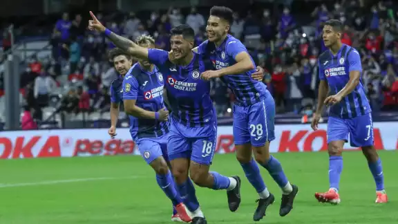 Cruz Azul busca otro central Cruz Azul busca otro central