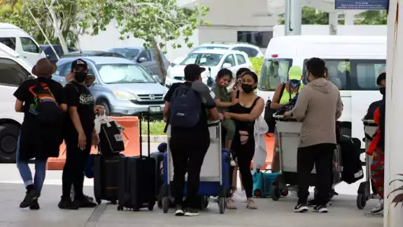 Hasta el momento, el aeropuerto de Cancún operará este miércoles 401 vuelos entre llagadas y salidas Hasta el momento, el aeropuerto de Cancún operará este miércoles 401 vuelos entre llagadas y salidas