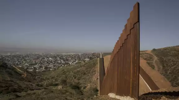 Tramo del muro fronterizo entre México y Estados Unidos