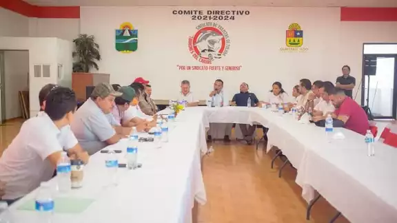 En Tulum, se reunieron los sindicatos de taxistas para exigir que se frene el avance de Uber en Quintana Roo En Tulum, se reunieron los sindicatos de taxistas para exigir que se frene el avance de Uber en Quintana Roo