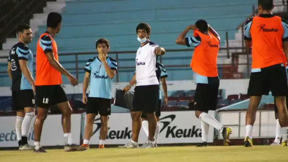 El nuevo timonel confía en armar un plantel agresivo, intenso y que juegue bien al futbol El nuevo timonel confía en armar un plantel agresivo, intenso y que juegue bien al futbol