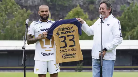 El número oficial de Dani Alves en Pumas es el 33 El número oficial de Dani Alves en Pumas es el 33