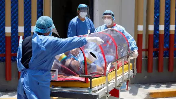 La población de profesionales de la salud más afectada es la que tiene entre 30 y 39 años de edad Foto: Reuters