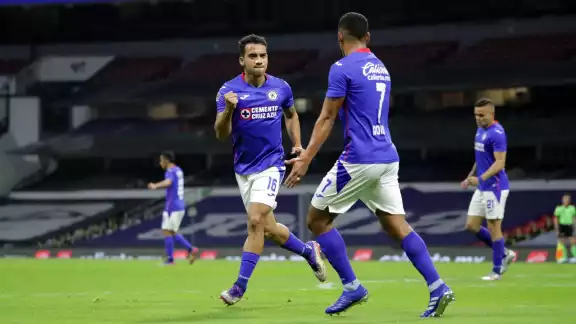 Cruz Azul supera al Querétaro y logra segunda victoria