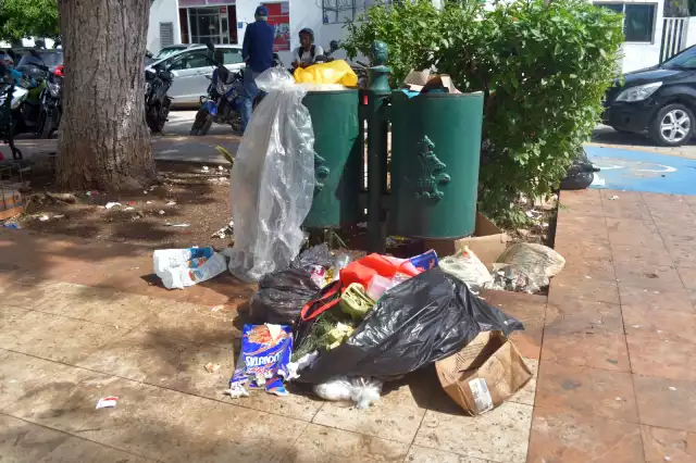 Servicios de limpieza enfrentan reto por aumento de residuos en temporada navideña