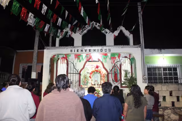 Los fieles visitaron la capilla guadalupana para celebrar un aniversario más.