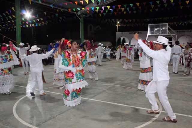 Magna Vaquería en Ich-Ek reúne a decenas de jaraneros de Campeche.