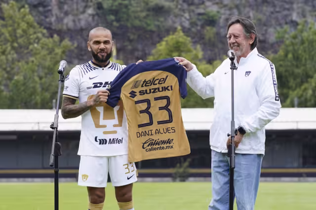 El número oficial de Dani Alves en Pumas es el 33