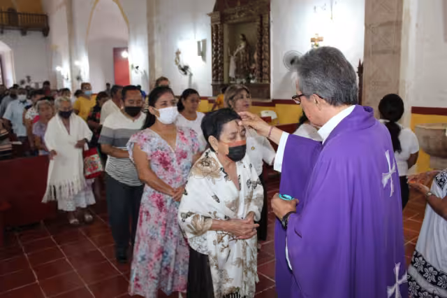 La parroquia de San Antonio de Padua en Hopelchén celebrará cinco misas por el Miércoles de Ceniza.
