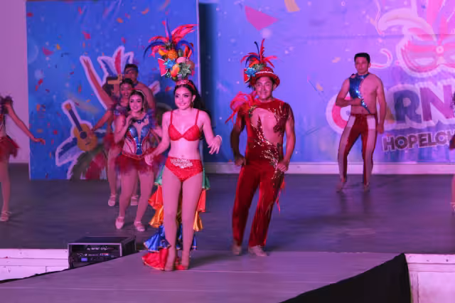 El escenario brilló con cada una de las presentaciones.