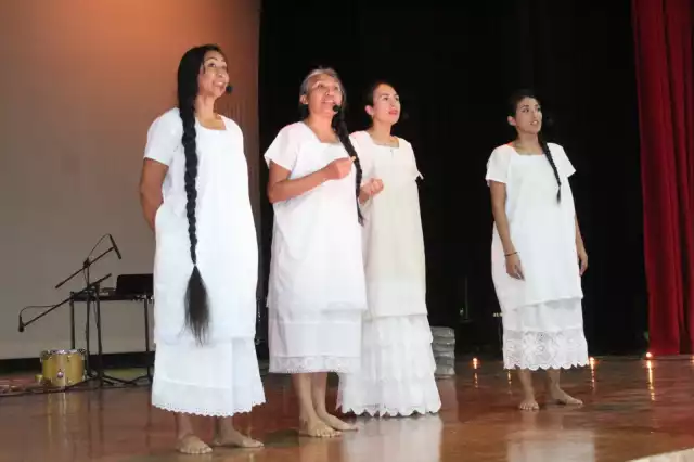 En la puesta en escena se conjuntaron la música y los mitos sobre el agua.