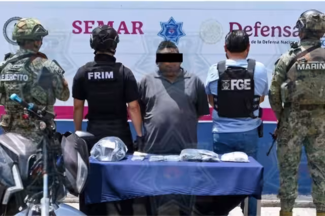 Según las primeras indagatorias, el implicado interceptaba a peatones y los amenazaba con un cuchillo para despojarlos de dinero, así como teléfonos