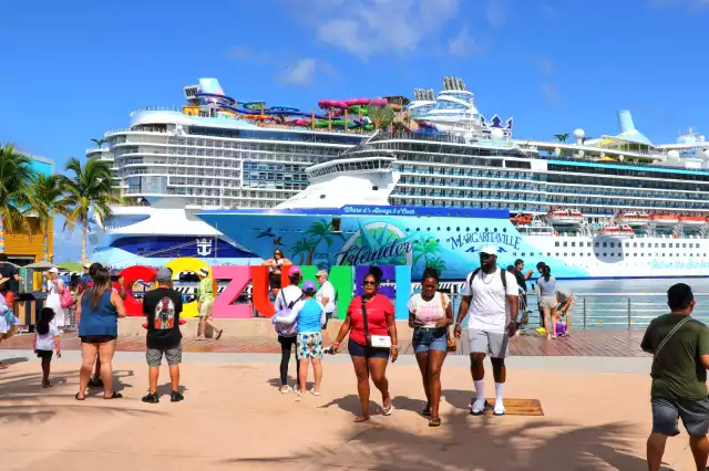 El modelo económico predominante, basado en el turismo masivo de cruceros, ha llegado a un punto de sobrecarga