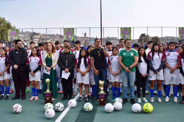 La gobernadora del Estado de México, Delfina Gómez, encabezó el arranque de la jornada.