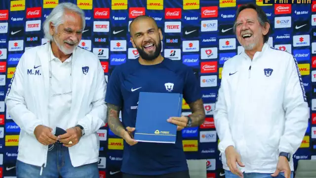 Dani Alves firmó este sábado con los Pumas