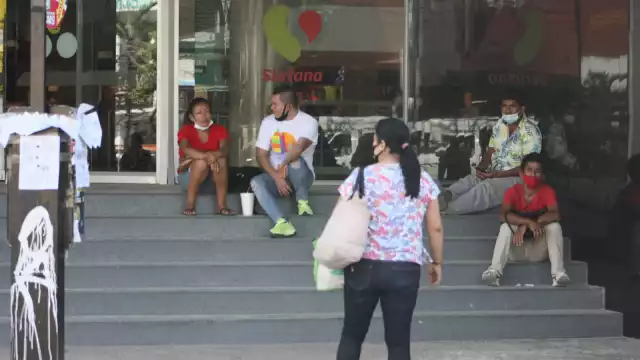 Algunos vecinos de Cancún mantiene su uso, mientras que otros se escuda con el decreto de Carlos Joaquín, Gobernador de Quintana Roo, para no portarlo