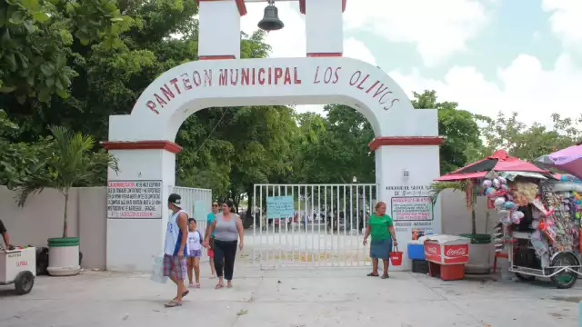 El panteón municipal 'Los Olivos' de Cancún no abrió sus puertas el año pasado debido a la pandemia por COVID