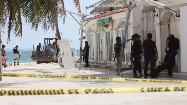 La Zona Hotelera de Cancún fue escenario de ataques armados, el más destacado fue el asesinatos de una persona en Playa Tortugas
