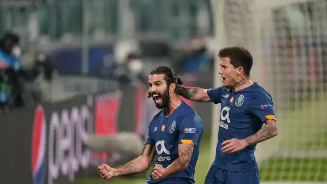 Sérgio Oliveira festeja gol contra la Juventus